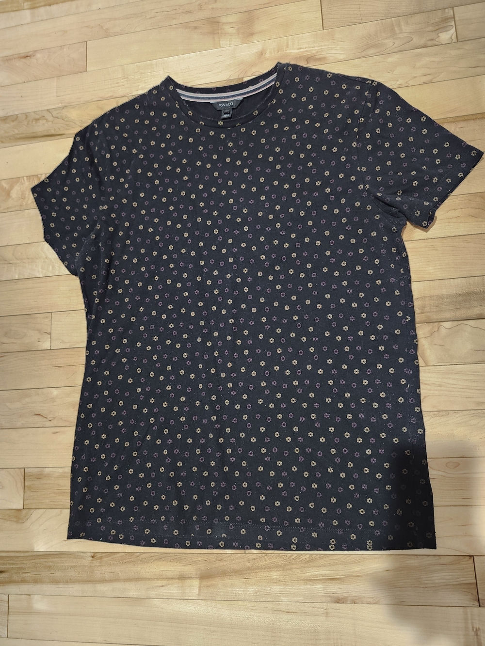 RW&CO Navy Short-Sleeve Crew with Small Floral Dots Size Medium